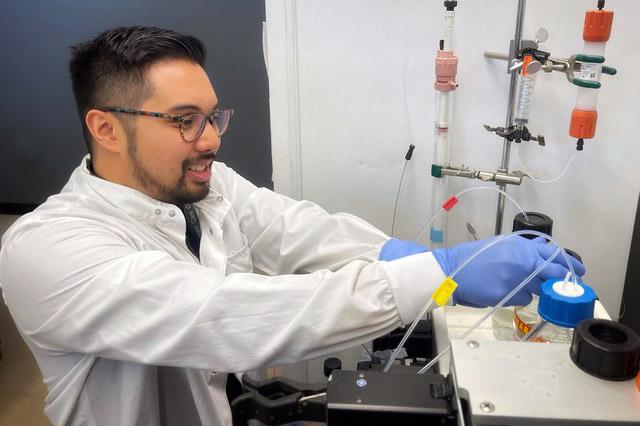 Andrew Franco in lab